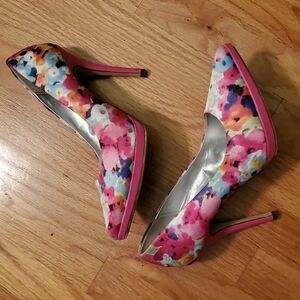 Limelight Floral Fabric Heels Size 9.5 Inches